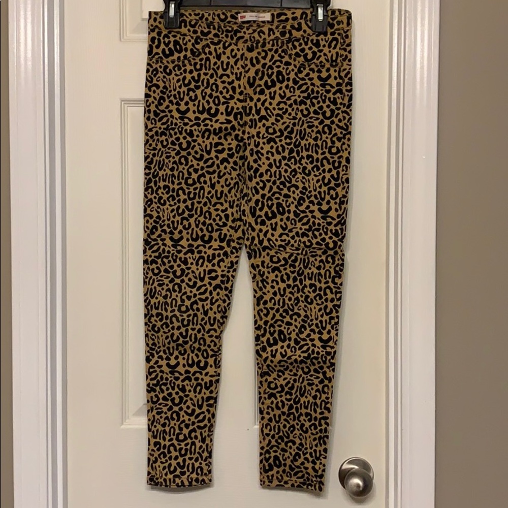 Like new Levi’s cheetah print jeggings